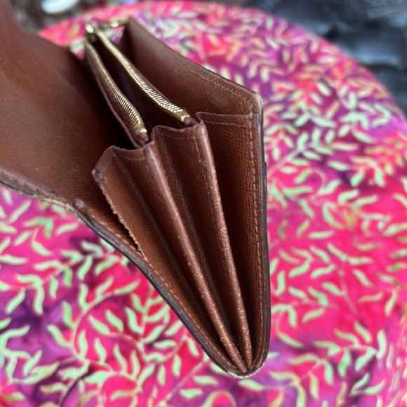 Louis Vuitton Monogram Sarah Wallet - Picture 17 of 17